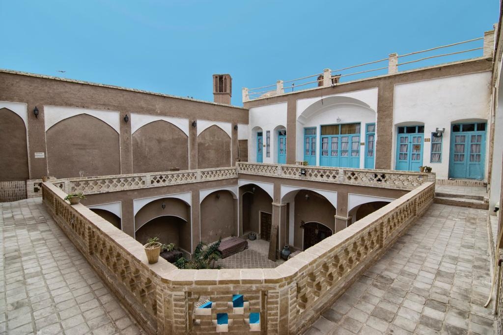 اجاره اقامتگاه سنتی در کمال الملک کاشان - نقش