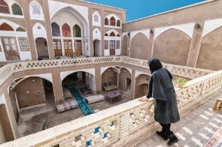 اجاره بومگردی در کمال الملک کاشان -اتاق نقش