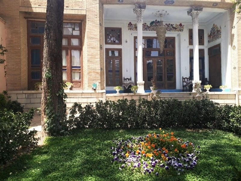 اجاره اتاق 3تخته نزدیک میدان نقش جهان اصفهان - گوشواره