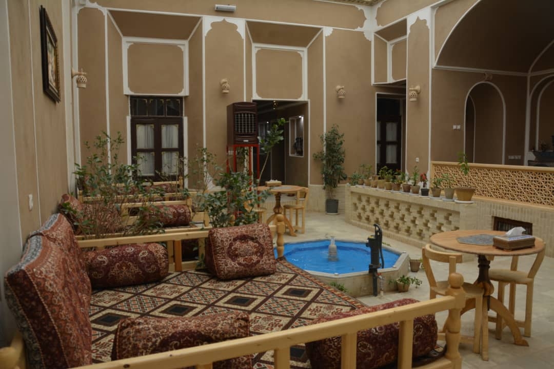 اجاره  خانه بومگردی در شهر یزد - اتاق نیلوفر