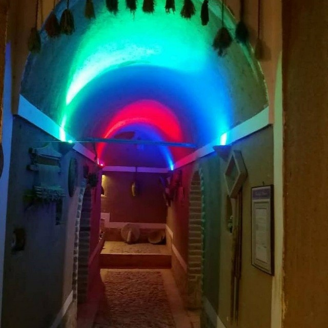 اجاره اقامتگاه بومگردی در جندق اصفهان-6 نفره