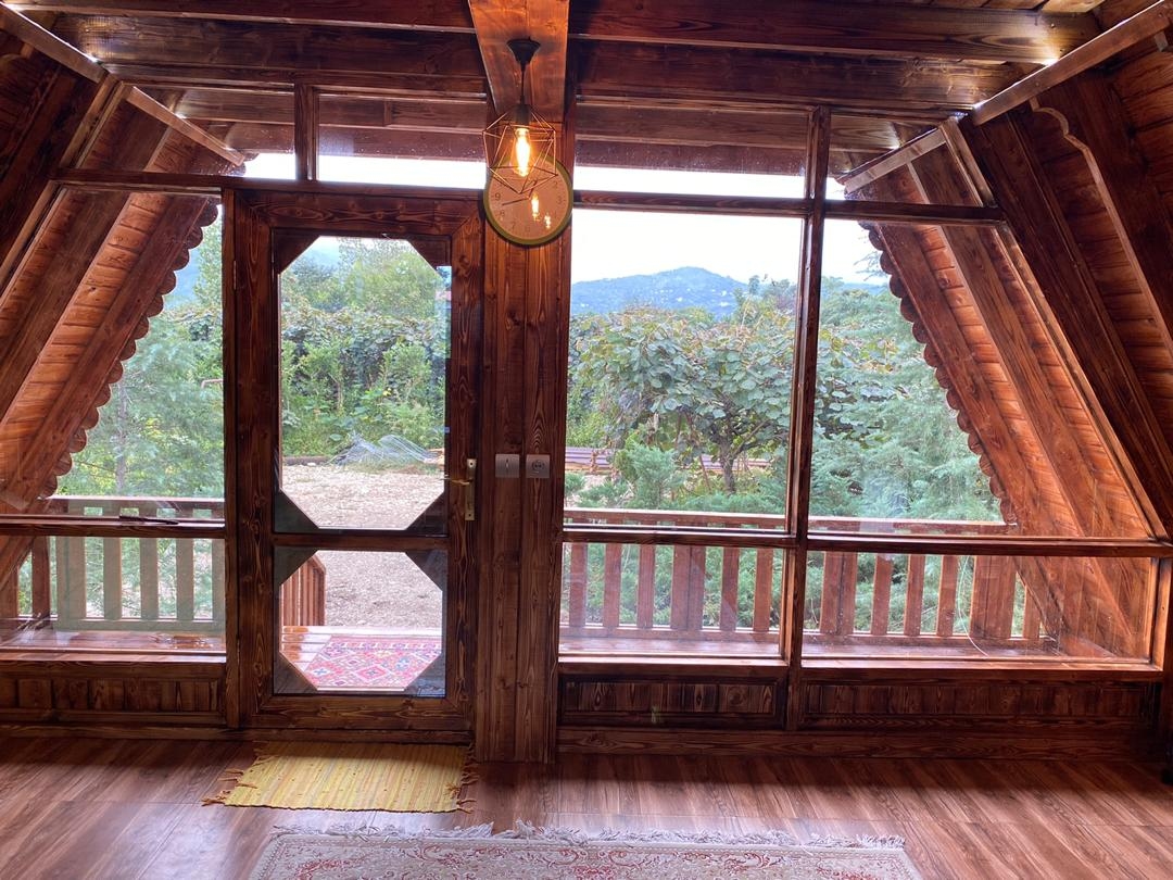 اجاره کلبه چوبی استخردار در نیاسته رامسر - اناناس