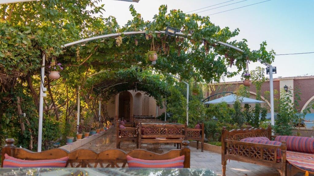 اجاره اتاق سنتی در شهرضا 4نفره- اتاق1