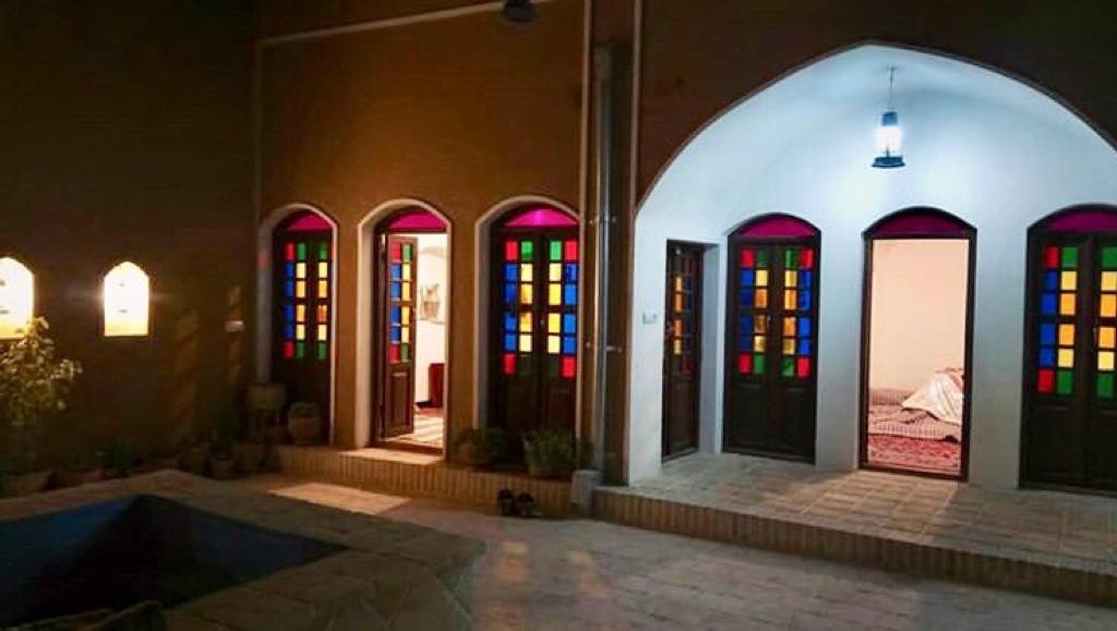 اجاره اتاق بومگردی در بیابانک سرخه  - روشنایی