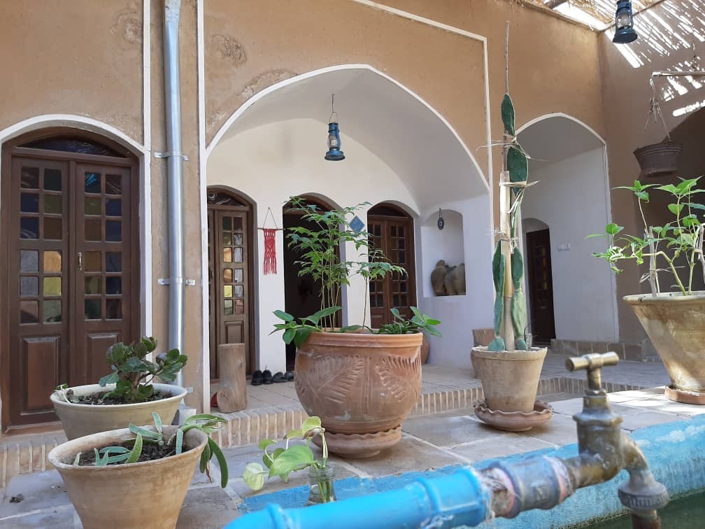 اجاره اتاق سنتی در بیابانک سرخه  - موسیقی