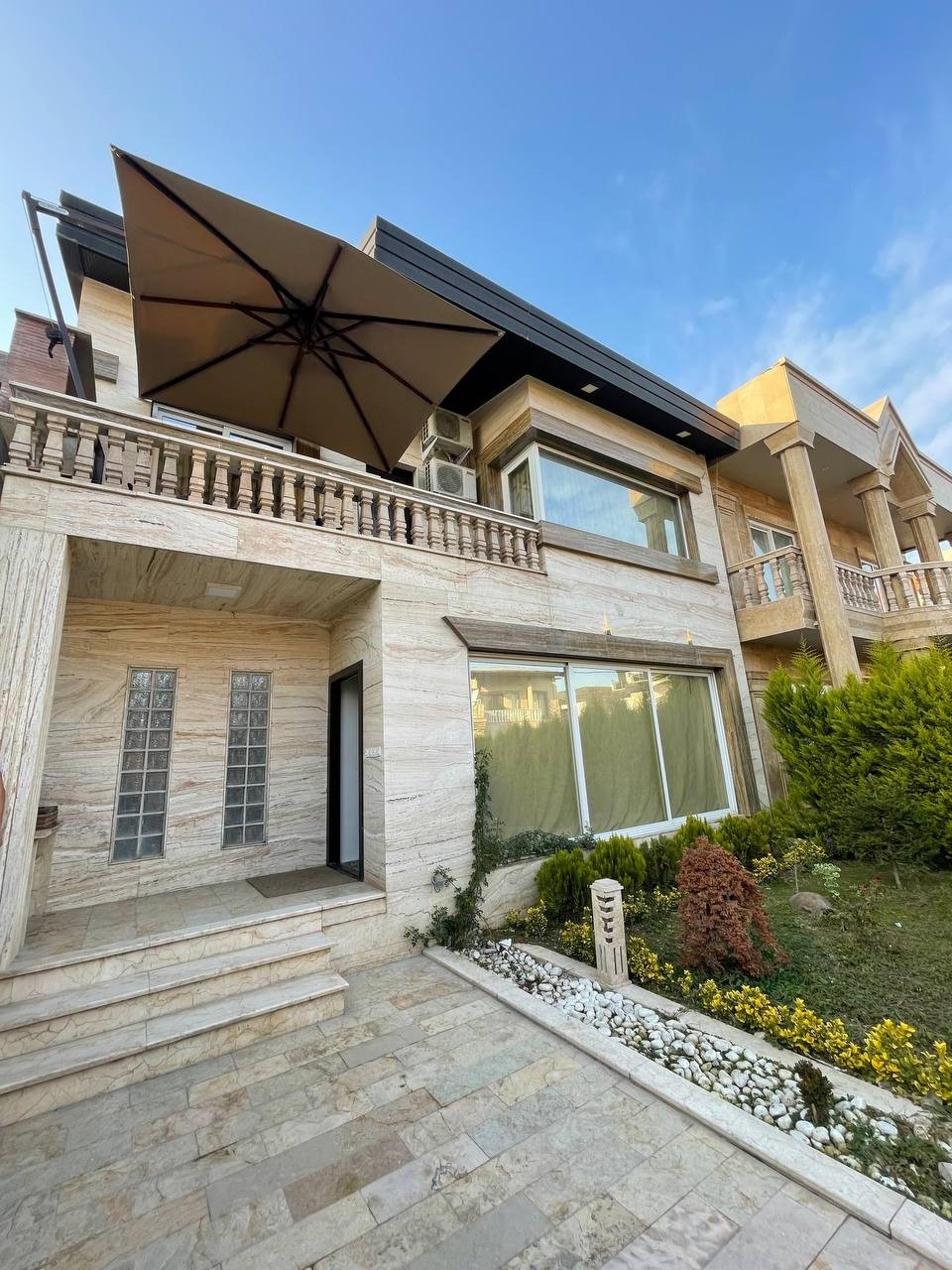 اجاره ویلا با استخرسرپوشیده سه خوابه در سرخرود محمود آباد