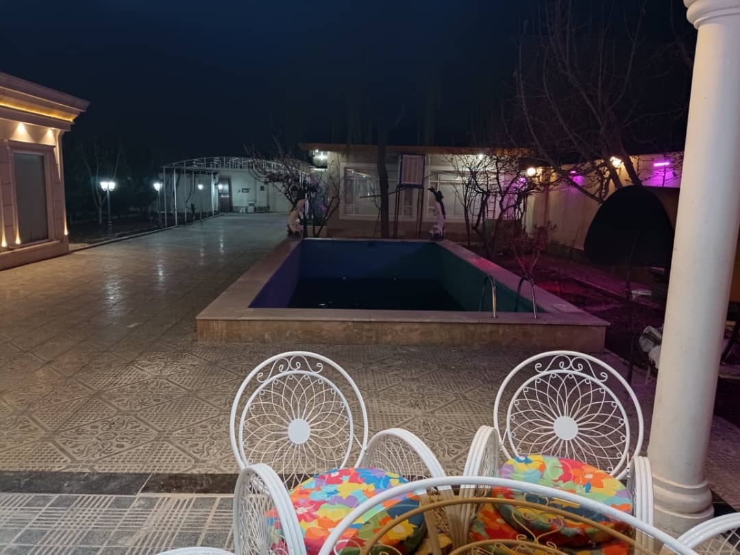 اجاره ویلا استخر رو باز در چهارباغ کرج