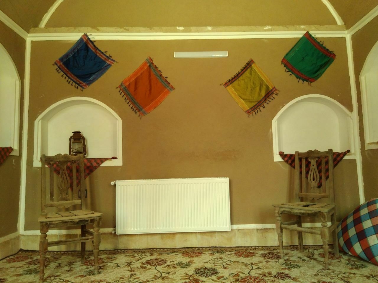 اجاره اقامتگاه بومگردی سنتی آذر در شاهدیه یزد