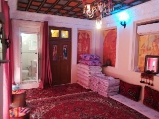 اجاره اقامتگاه بومگردی سنتی در زند شیراز