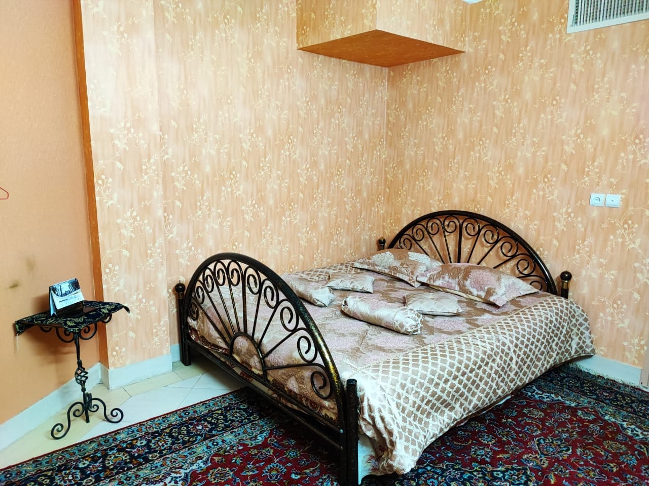 اجاره آپارتمان مبله سه خوابه  در لاهور اصفهان - واحد یک