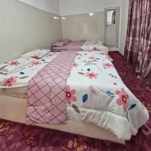 اجاره اقامتگاه سنتی 4 نفره تخت دار مستر در طبل قشم - مرداسنگ حیاط