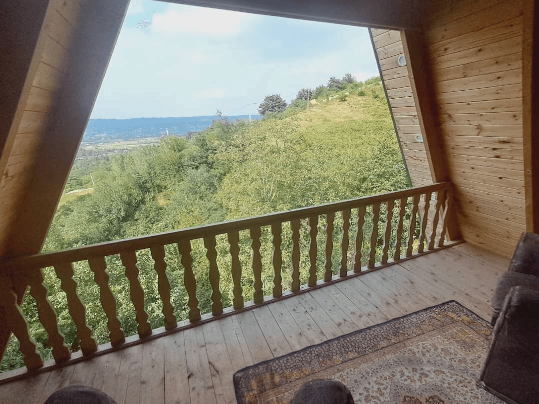 اجاره کلبه سوئیسی در روستا قرآن تالار شیرگاه - لفور  نما کلبه 