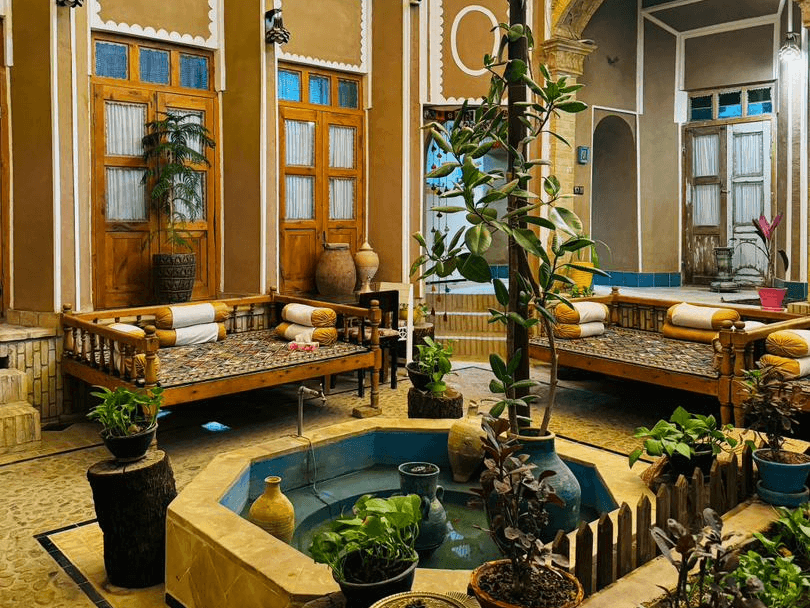  اجاره اقامتگاه سنتی در یزد - لیمویی محوطه