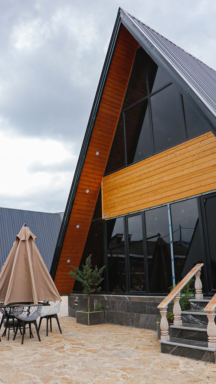 کلبه سوئیسی جنگلی با جکوزی آبگرم در لاکان رشت - تکخواب نما