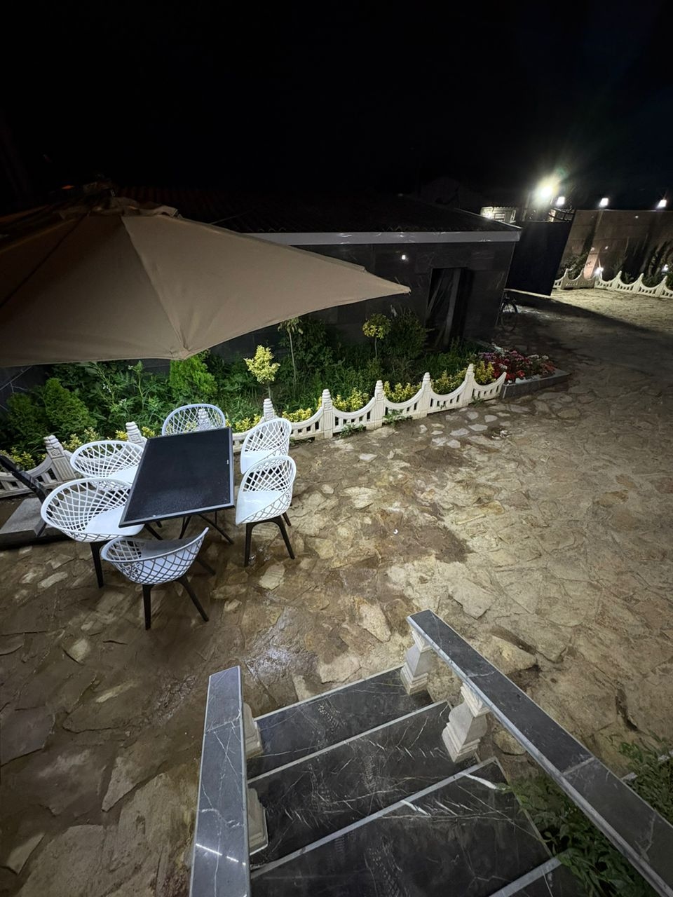 اجاره کلبه سوئیسی جکوزی دار در لاکان رشت - دوخواب نما کلبه 