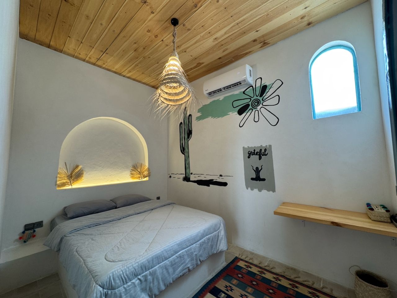 ویلا دوخوابه با استخر روباز در طبل قشم - گواوا حیاط و نما 