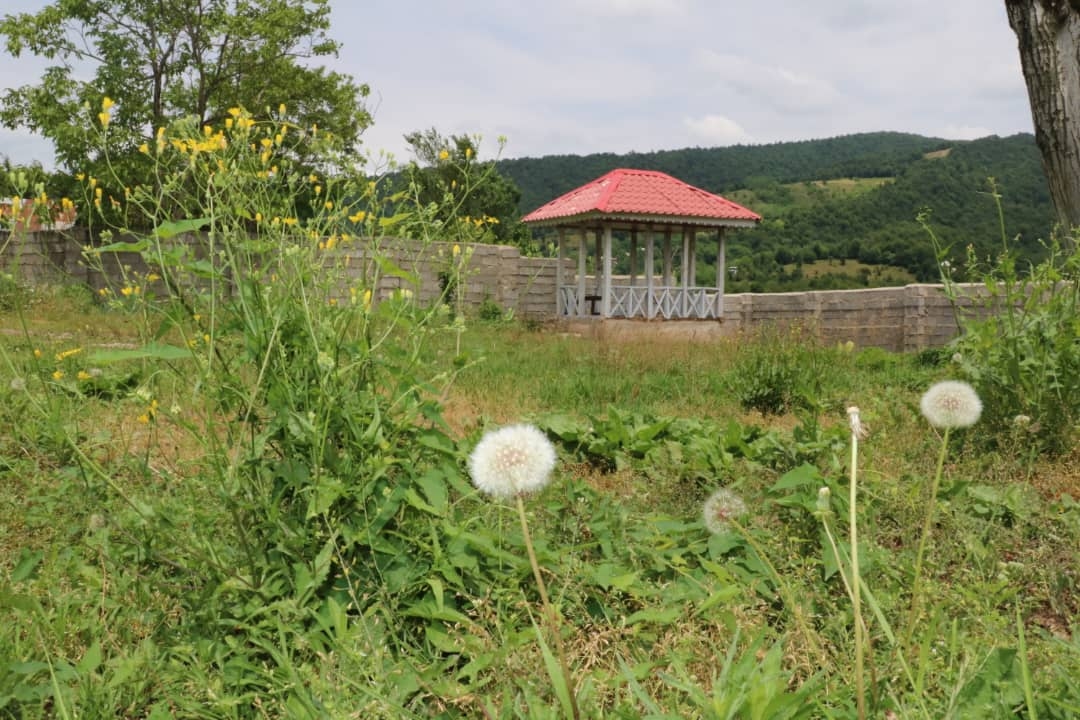  ویلا باغ سنتی در روستای حلیمه جان - فدک  حیاط و نما 