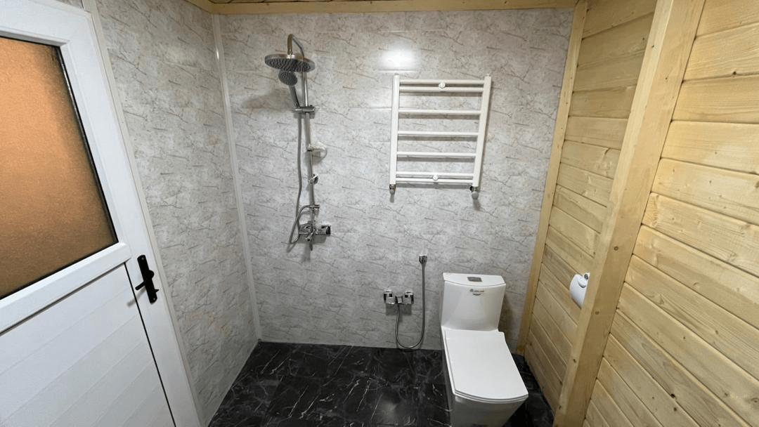 اجاره کلبه سوئیسی جکوزی دار در روستا میانرود رضوانشهر - هیلا  نما کلبه 