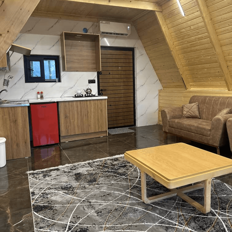 کلبه جنگلی دوبلکس جکوزی دار در سوادکوه  تراس و جکوزی