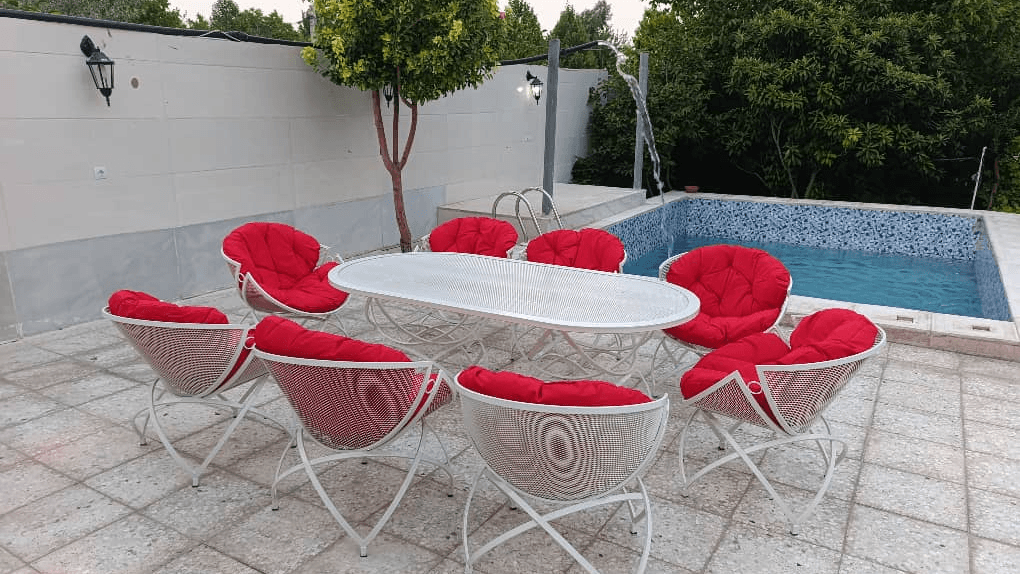 ویلا با استخر روباز آبسرد در شاپورجان شیراز حیاط