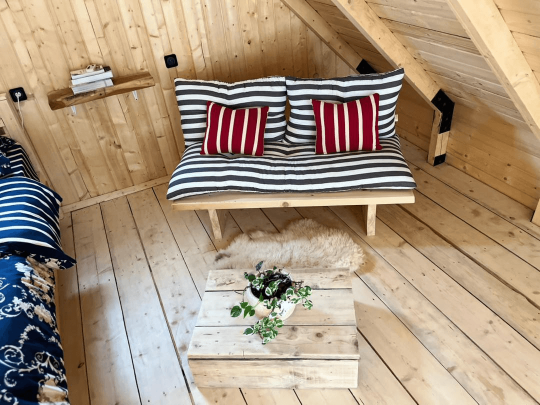 اجاره کلبه سوئیسی جکوزی دار در روستا میانرود رضوانشهر - هیلا  نما کلبه 