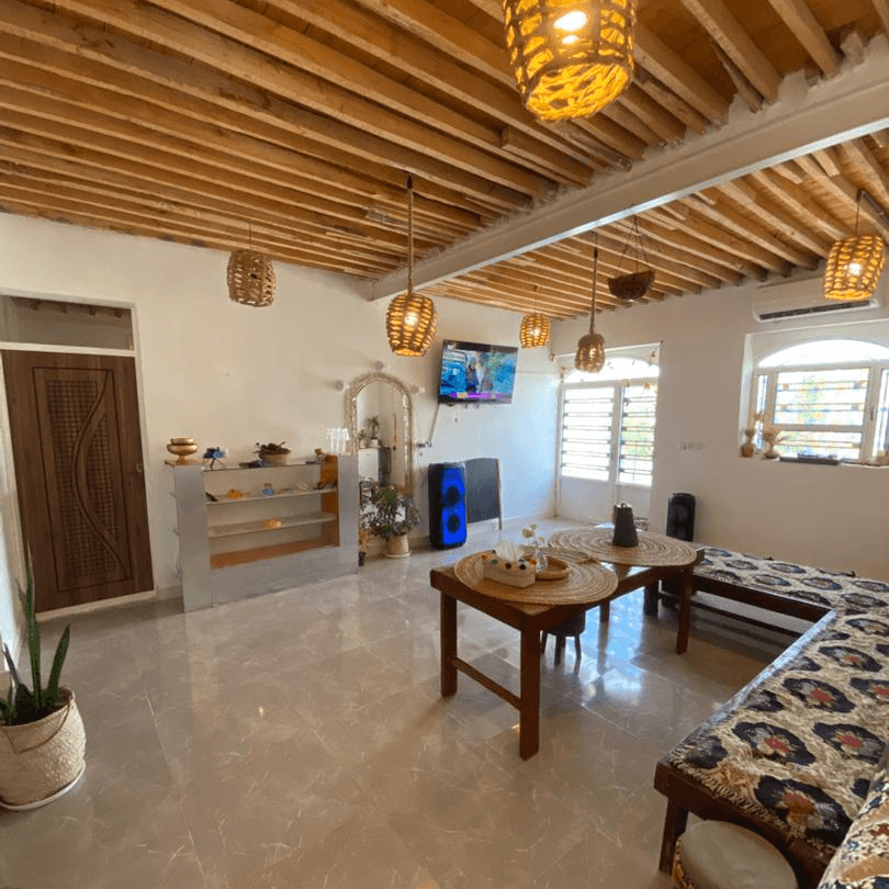 اجاره اقامتگاه بومگردی با استخر روباز در طبل قشم - طلوع