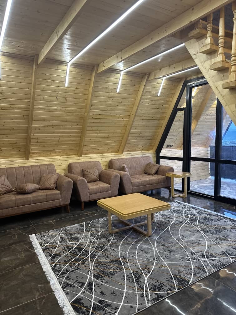 کلبه جنگلی دوبلکس جکوزی دار در سوادکوه  تراس و جکوزی