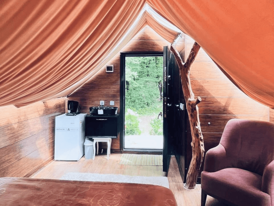 اجاره کلبه شیشه ای در روستا سوخته کوه لاهیجان - لاو سون نما کلبه شیشه ای 