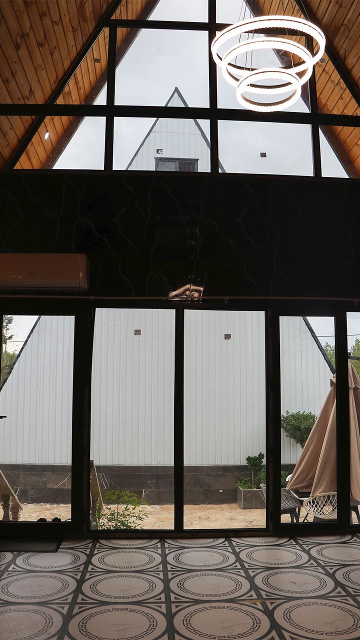 کلبه سوئیسی جنگلی با جکوزی آبگرم در لاکان رشت - تکخواب نما