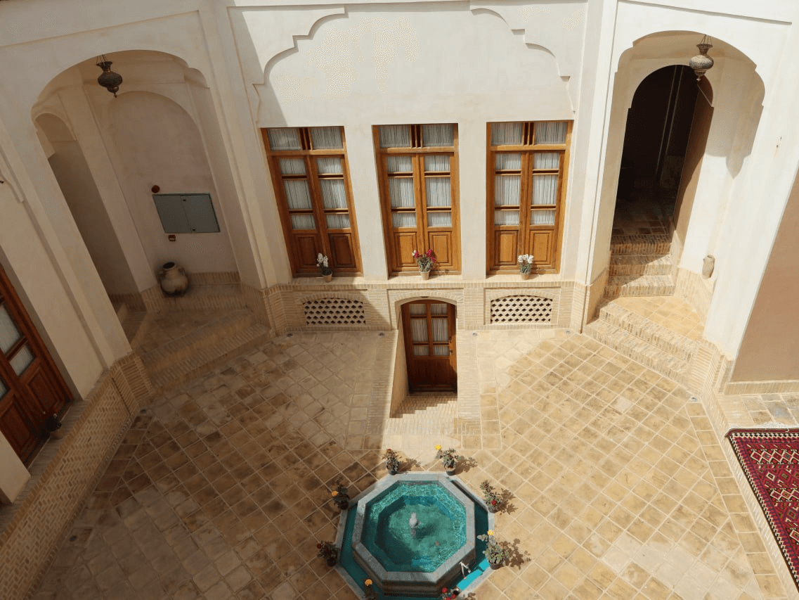 اقامتگاه سنتی در خیابان فاضل نراقی کاشان - 102 دابل نرمال 