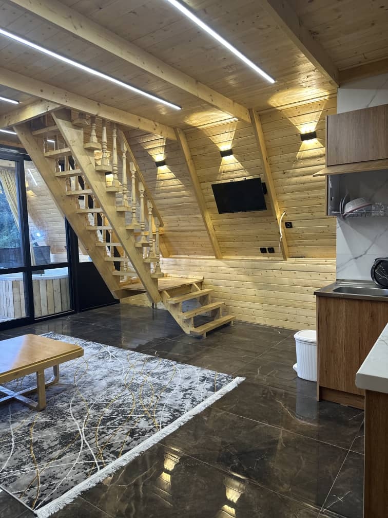 کلبه جنگلی دوبلکس جکوزی دار در سوادکوه  تراس و جکوزی