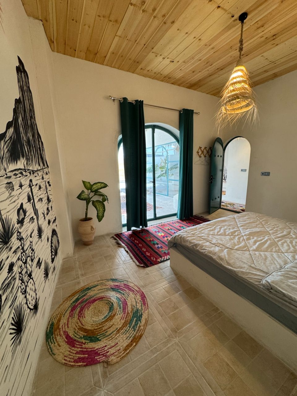 ویلا دوخوابه با استخر روباز در طبل قشم - گواوا حیاط و نما 