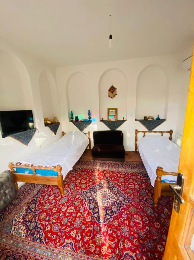 اجاره خانه سنتی در باغستان نطنز  - ماه رخ