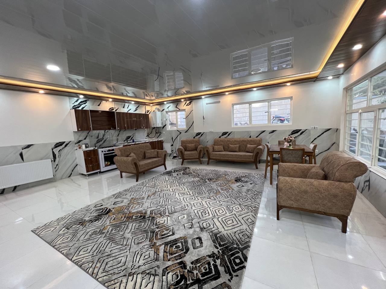 اجاره ویلا استخردار در باغبهادران لب آب-دوخوابه 110 متری