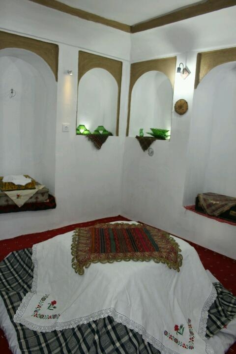 اجاره خانه سنتی در میدان امام مهدی شهر - اتاق استاد حبیب درخشانی