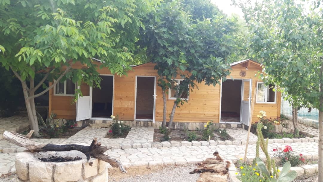 اجاره کلبه چوبی در کاخ اردشیر بابکان فیروزآباد - کلبه بزرگ