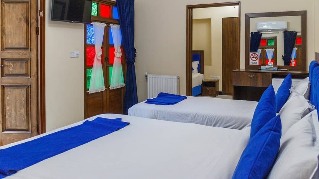 اجاره اتاق سنتی در 9 دی شیراز - سه تخته