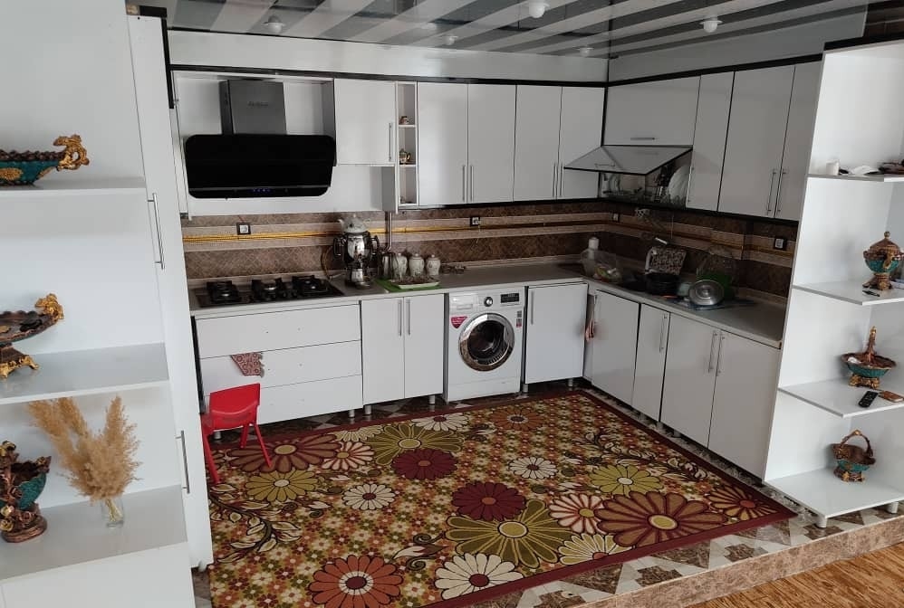 اجاره آپارتمان دوبلکس در اورمان تخت - کردستان180 متری طبقه ی دوم