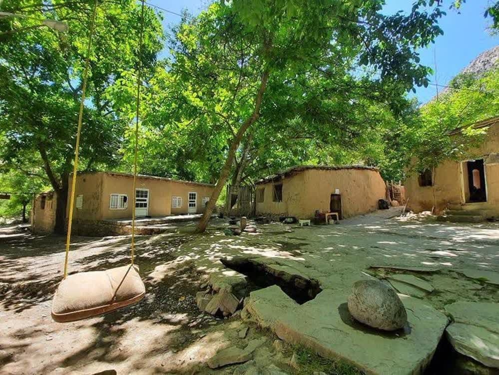 بومگردی سنتی در روستای چهارراه کلات نادری - مرخ