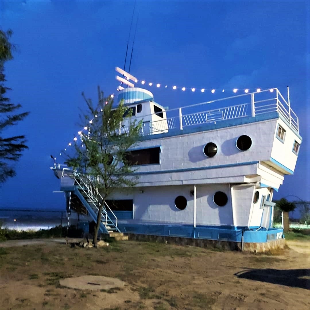 اجاره کشتی ساحلی در ساحل قو بندرانزلی - آبی پایین