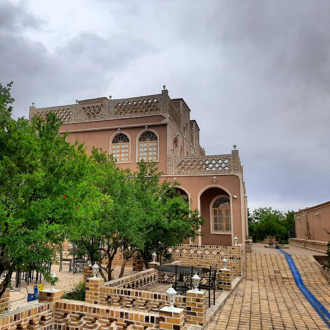 اجاره اقامتگاه بومگردی و اتاق سنتی در ولی عصر فردوس