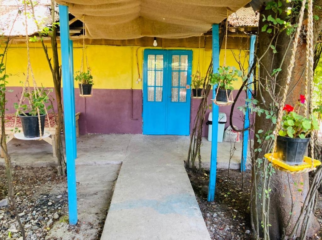 اجاره ویلا باغ سنتی در کچا رشت - آتش