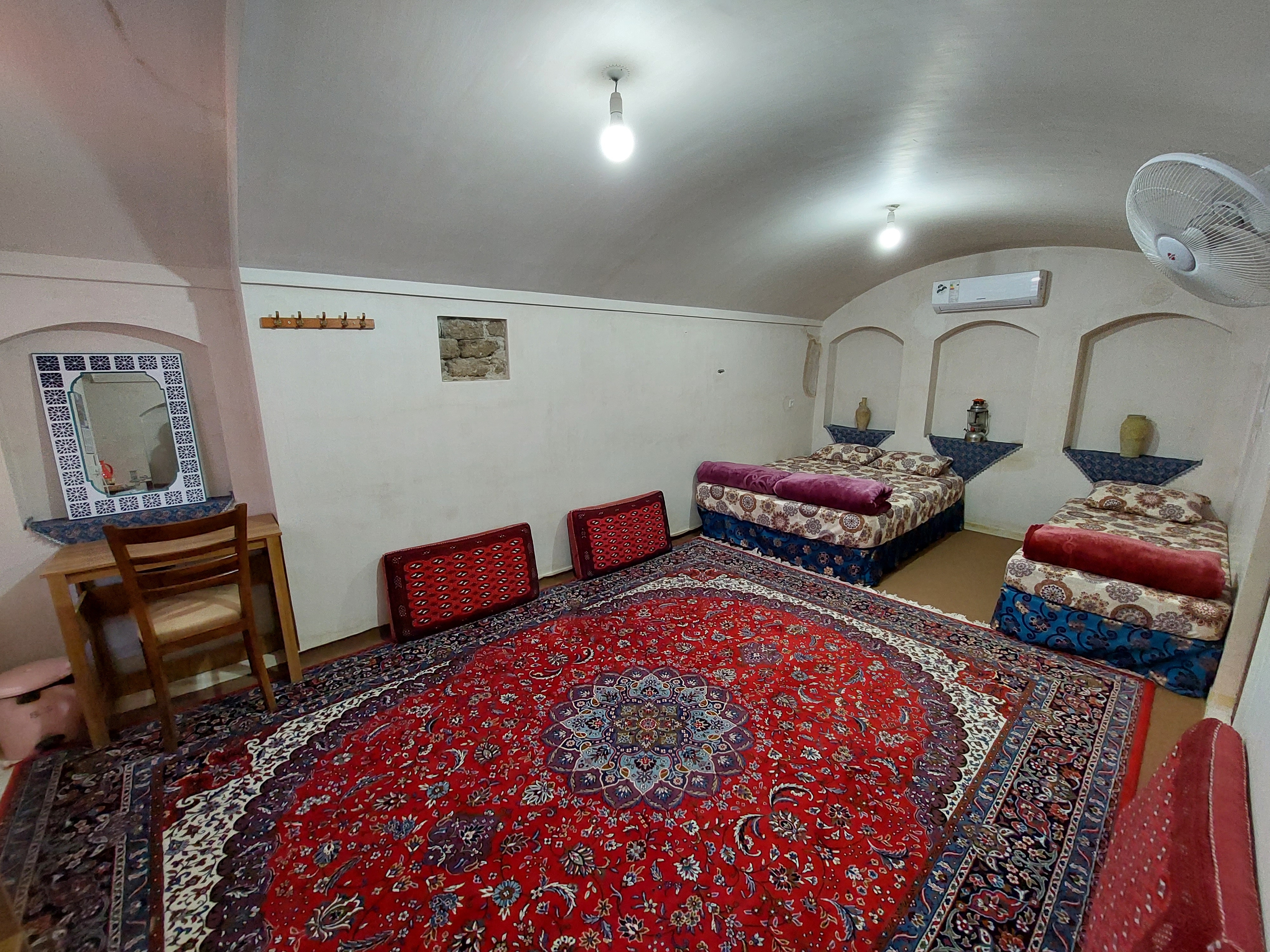 اجاره اتاق سنتی در 22بهمن آران بیدگل - سیمین دخت