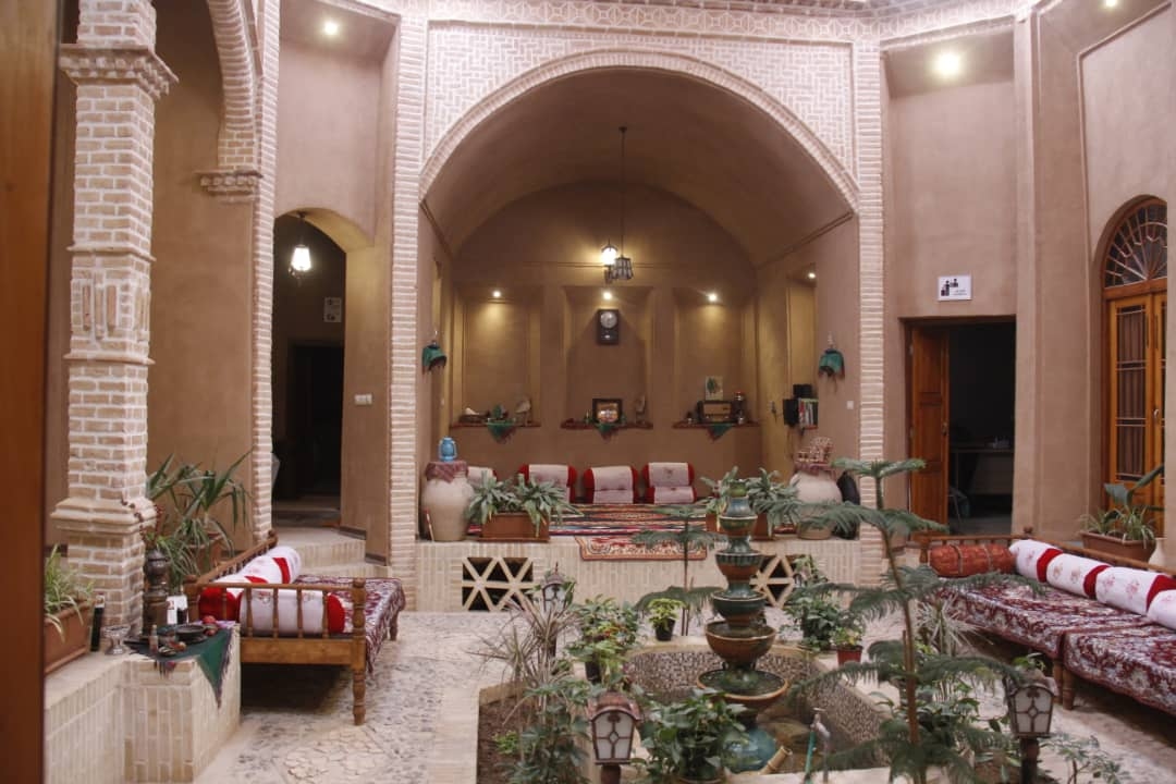 اجاره اقامتگاه بومگردی در روستای مبارکه - اتاق پاییز