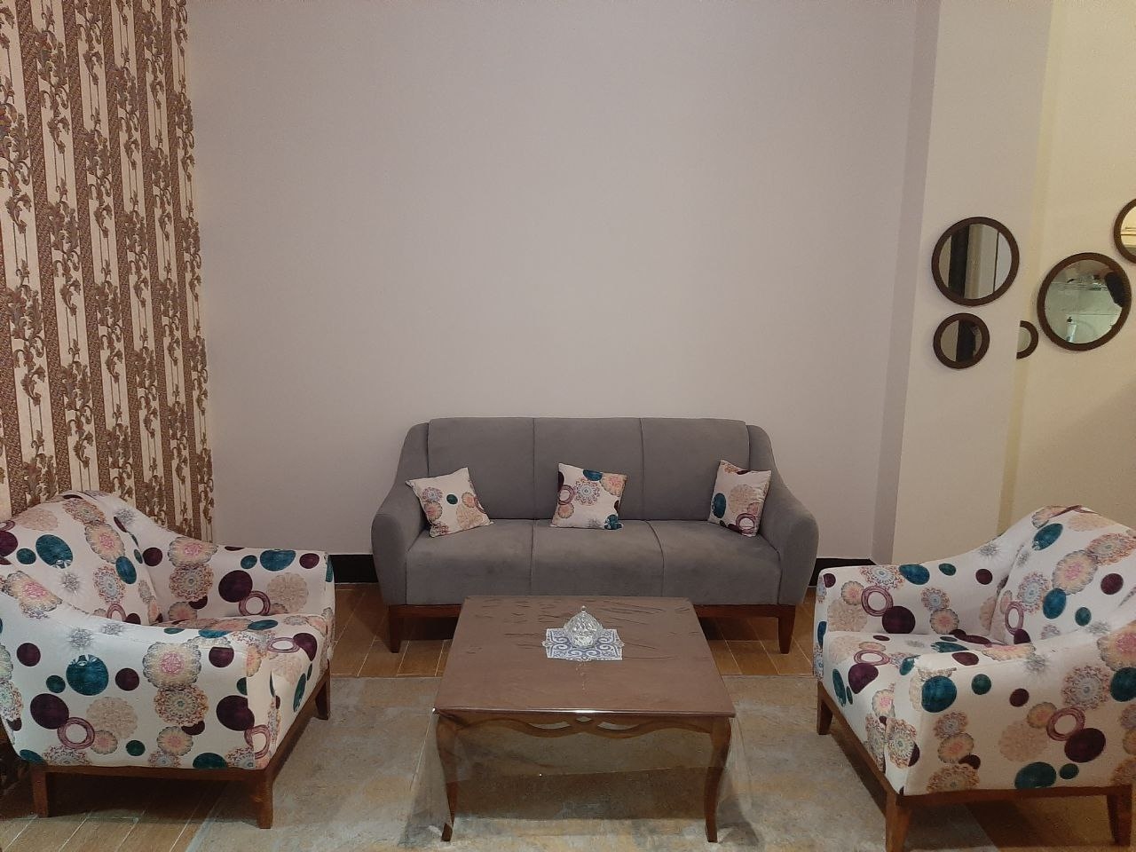 اجاره آپارتمان مبله دوخوابه در جمهوری - مرکز شهر تهران طبقه ی دوم