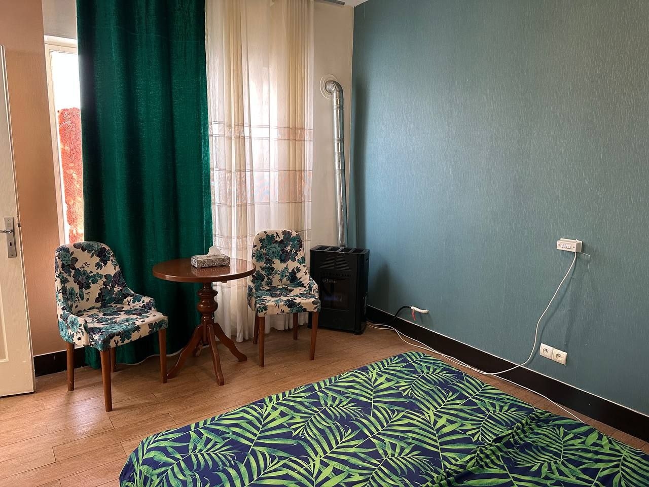 اجاره سوئیت آپارتمان مبله در جمهوری - مرکز شهر تهران طبقه ی سوم