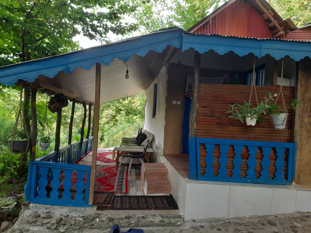 اجاره سوئیت سنتیکنار رودخانه در روستای ازبرم سیاهکل  