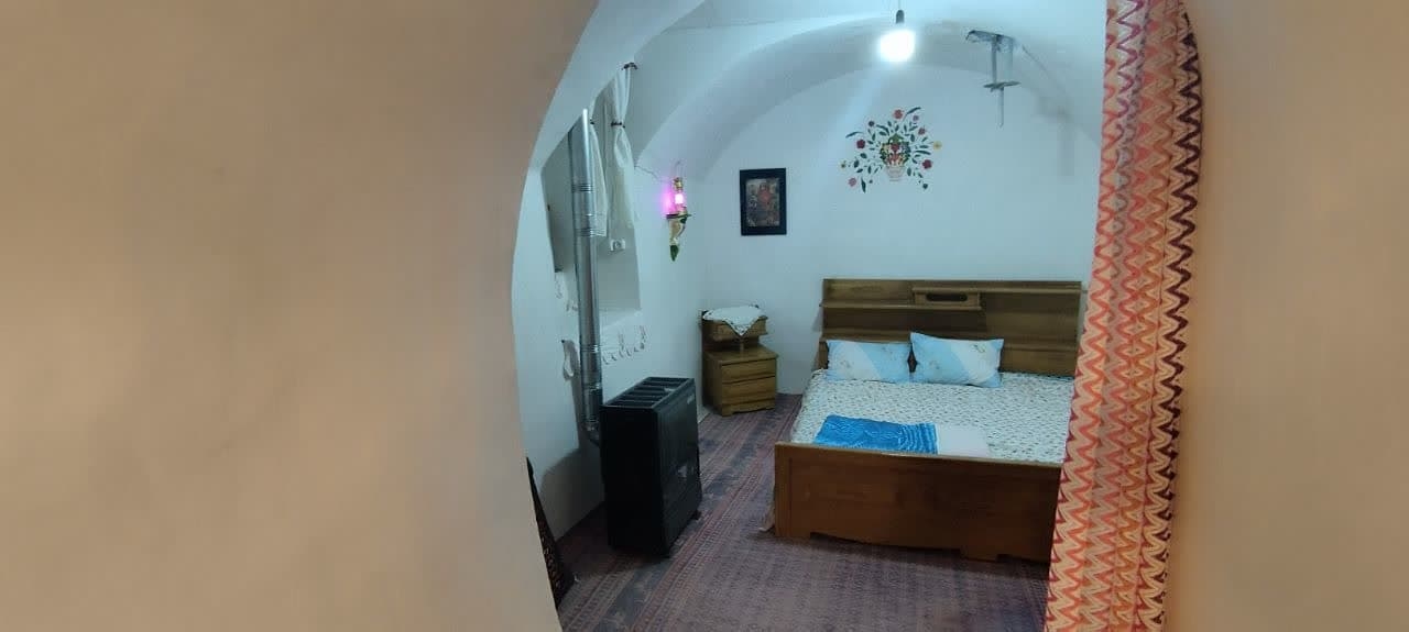 اجاره اتاق دو تخته سنتی در فروتقه کاشمر - 24متر