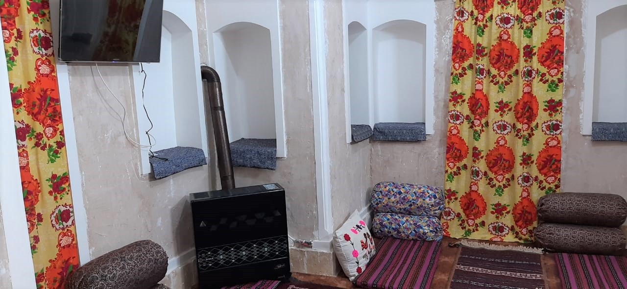 اجاره اتاق سنتی در روستا بیهود قائن - 20 متری