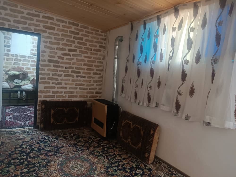 اجاره اتاق بوم گردی در روستای کندر کرج - شیشه ای